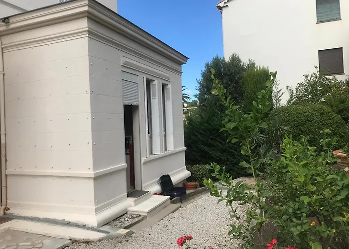 Charmant appartement dans villa avec parc